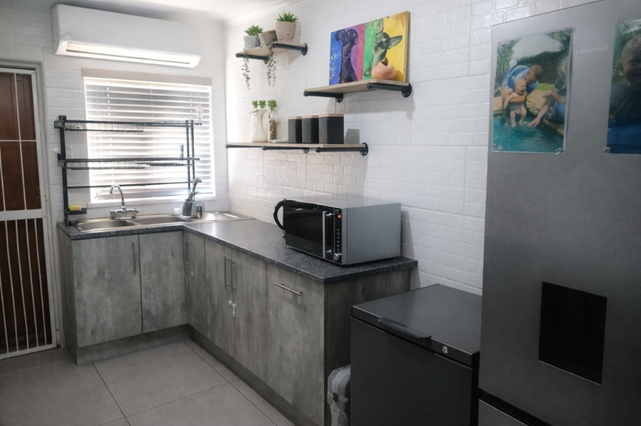 2 Bedroom Property for Sale in Geelhoutpark North West